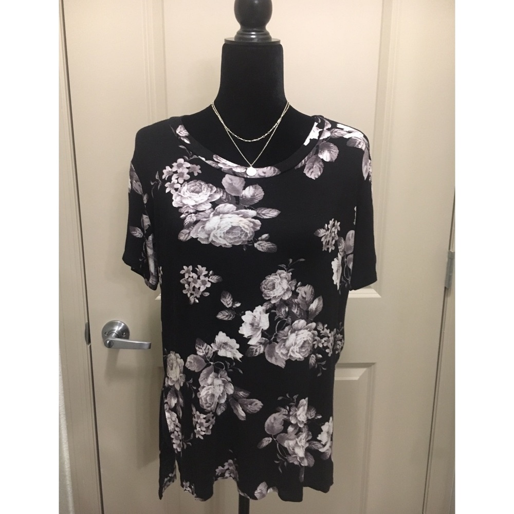 Previously owned floral big t-shirt